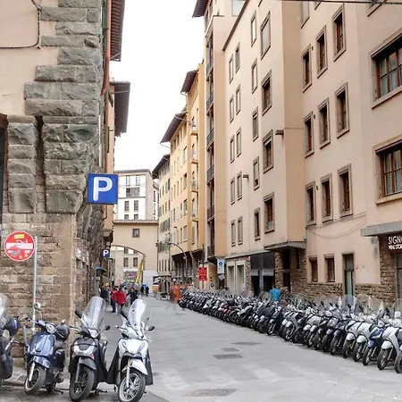 Apartment Studio With Elevator Near The Old Bridge Florence